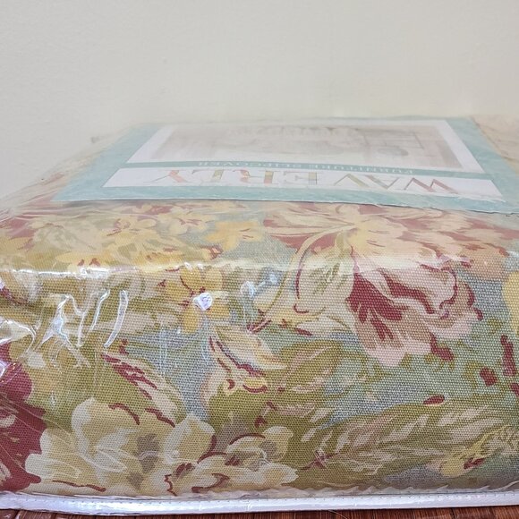 Waverly Slipcover T-Cushion Chair in Ballad Bouquet/Robins Egg -NEW - Picture 4 of 7